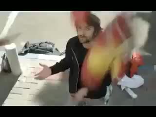 Как резко сменить настроение женщины))