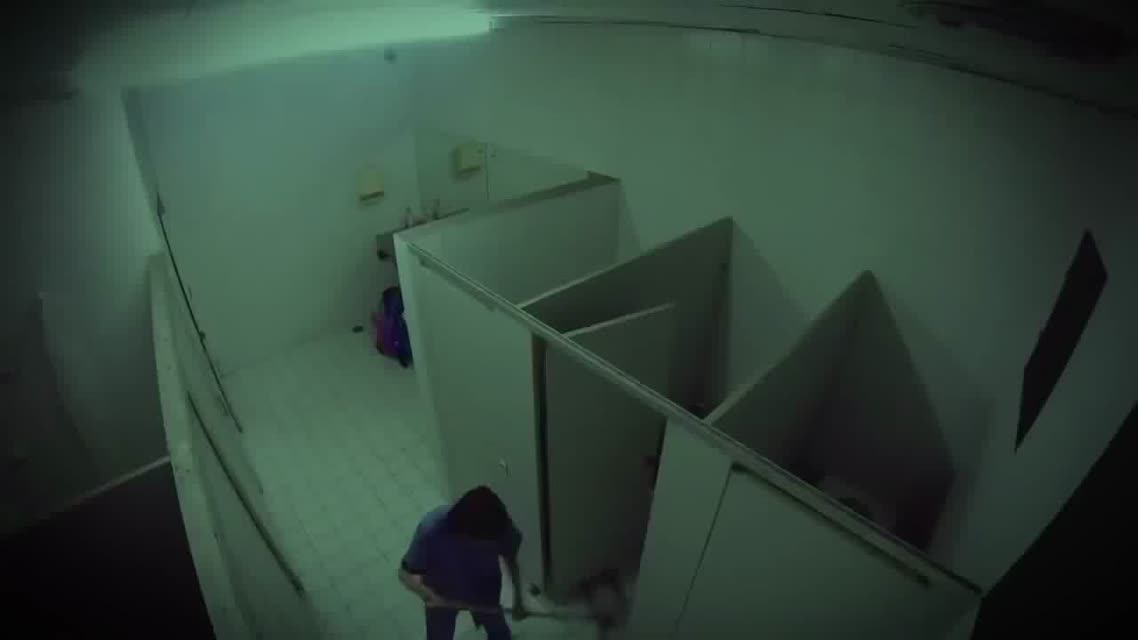 Розыгрыш в туалете