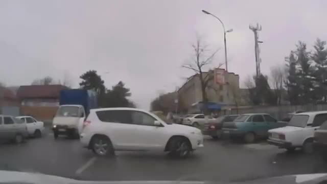 По любому сама на права сдавала