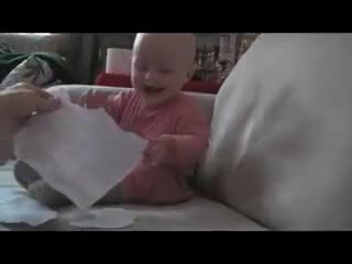Как легко расмешить ребёнка)))
