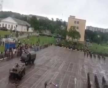 БТР переехал солдата