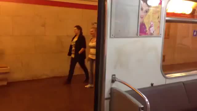 Когда двери в метро просто не закрываются