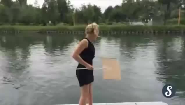 Неудачный протест французской феминистки