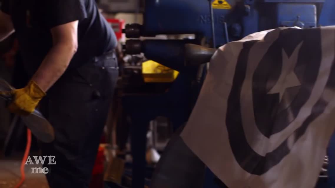 Captain America's Shield - MAN AT ARMS