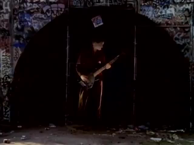 Red Hot Chili Peppers - Under The Bridge