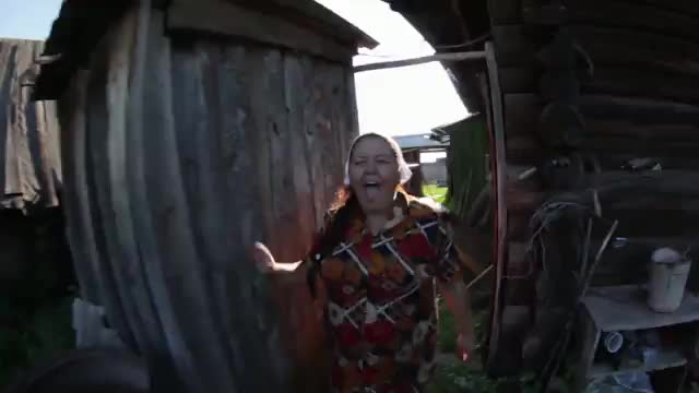 Деревенские жители жгут)))