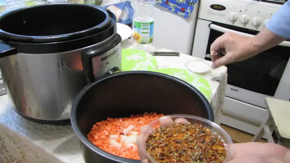 Плов с куриными потрошками в мультиварке