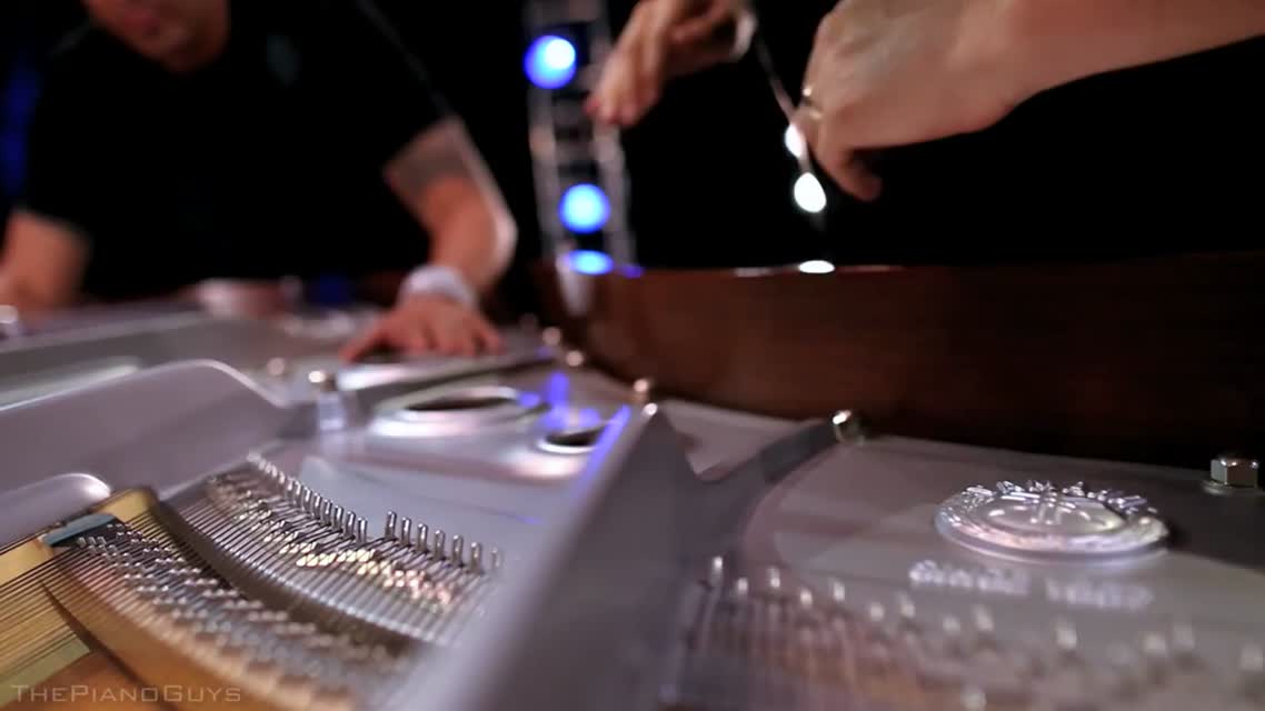 ThePianoGuys - One Direction, What Makes You Beautiful (5 Piano Guys, 1 piano)