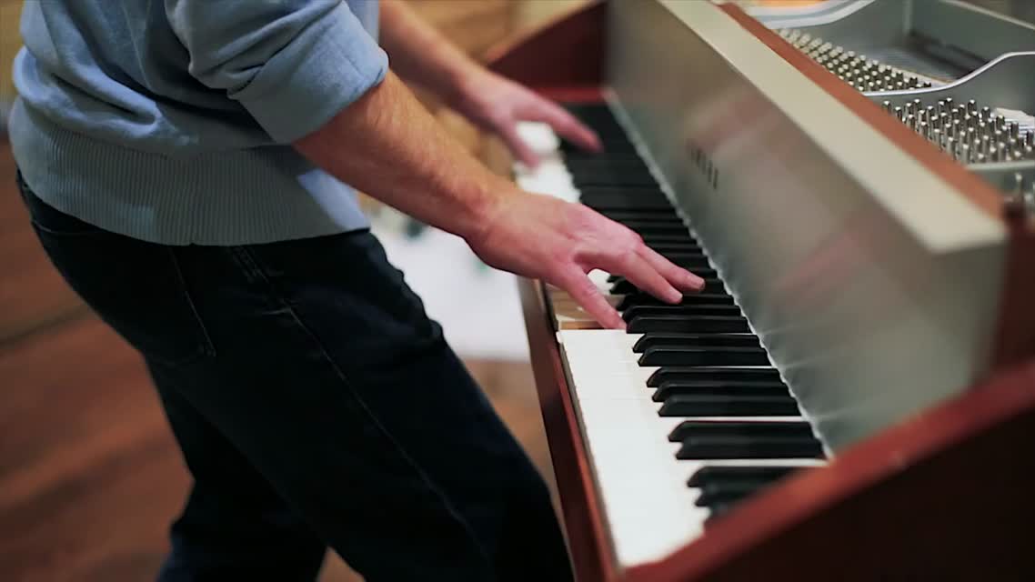 ThePianoGuys - Angels We Have Heard on High (Christmas w 32 fingers and 8 thumbs)