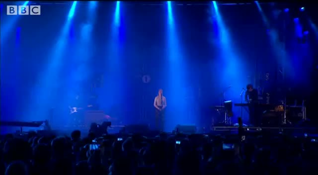 London Grammar - Hey Now (Radio 1's Big Weekend 2014)