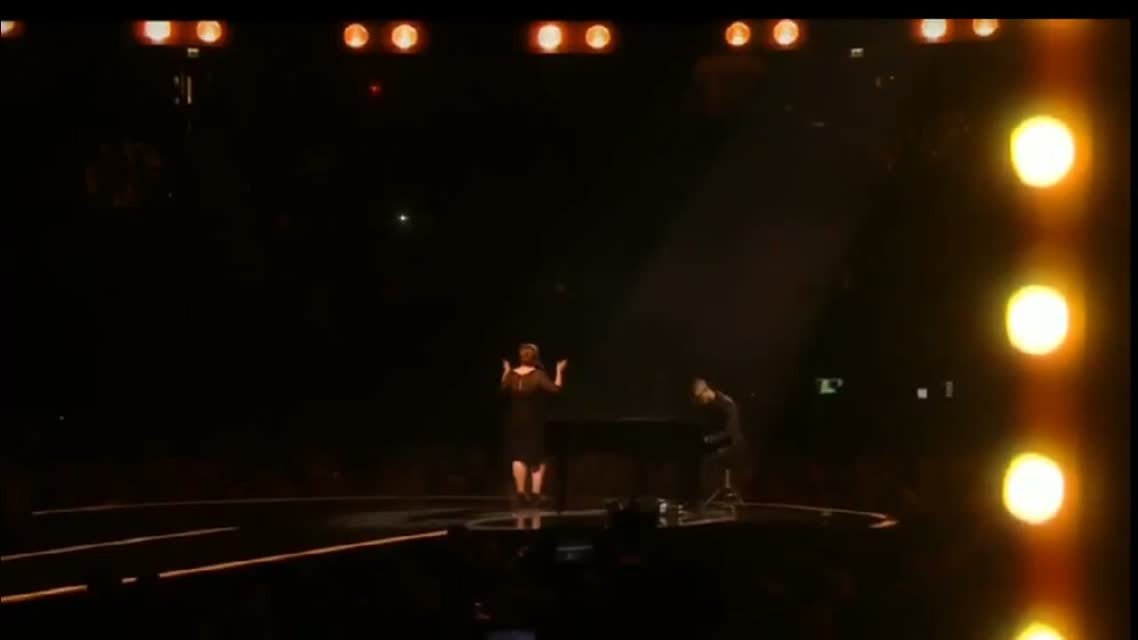 Adele - Someone Like You - BRIT Awards 2011