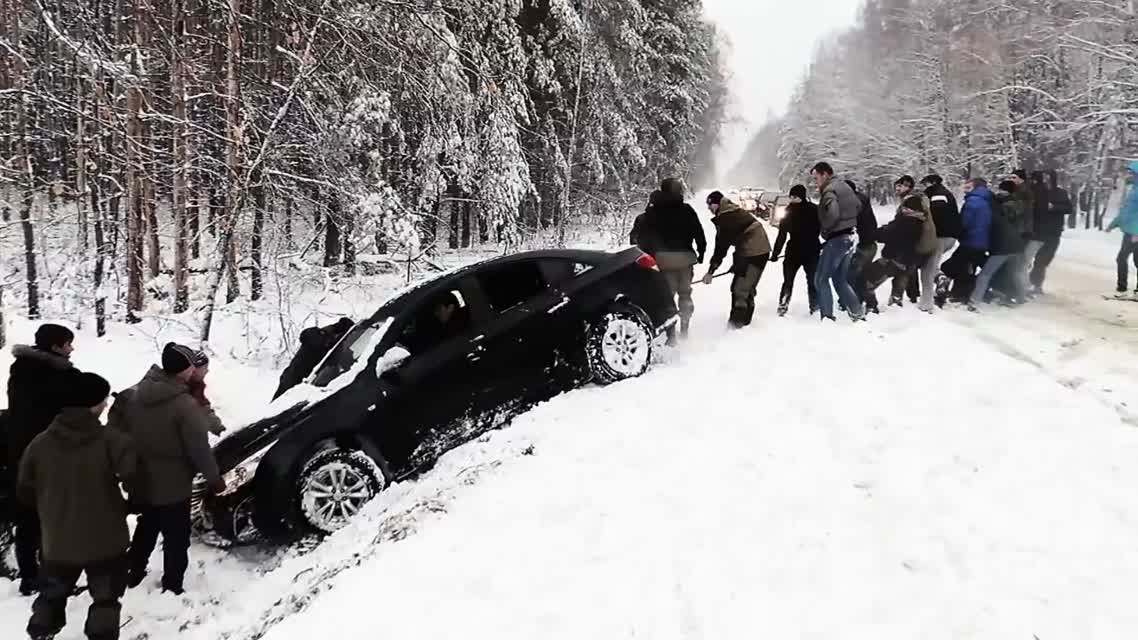 Помощь и взаимовыручка на дороге