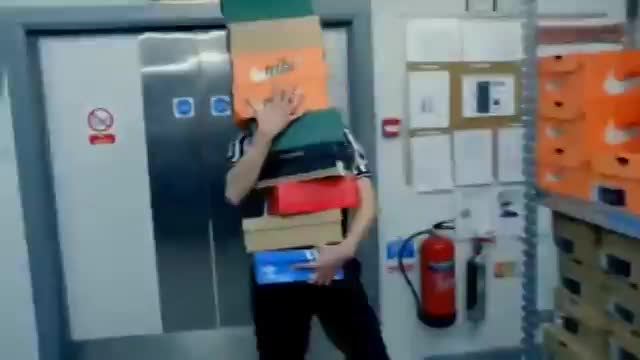Реклама Sneaker Skius