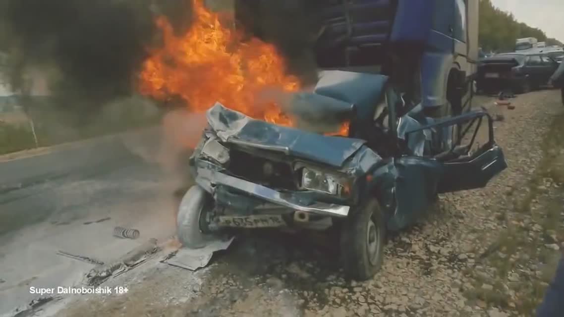 [Жесть 18+] Подборка Аварий Грузовиков - Truck Crash Compilation - © #39 - Аварии Грузовиков 2015 - Аварии и ДТП