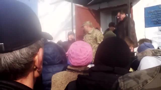 жительница Запорожья в пух и прах разнесла военкомов
