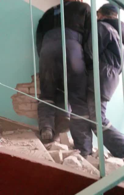 Мужик в вентиляционной шахте 'Рождение Святого Валентина' в Барнауле