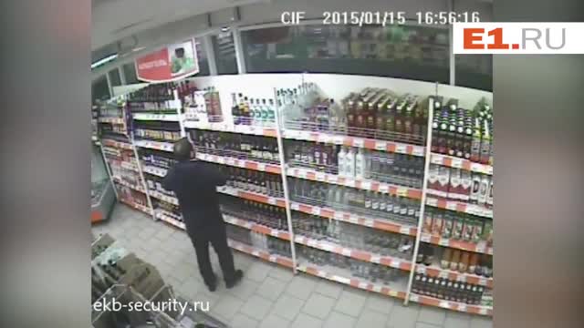 Ворота не дали украсть шампанское из магазина