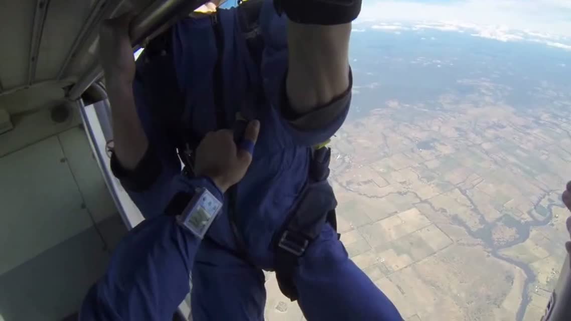 GUY HAS SEIZURE WHILE SKYDIVING
