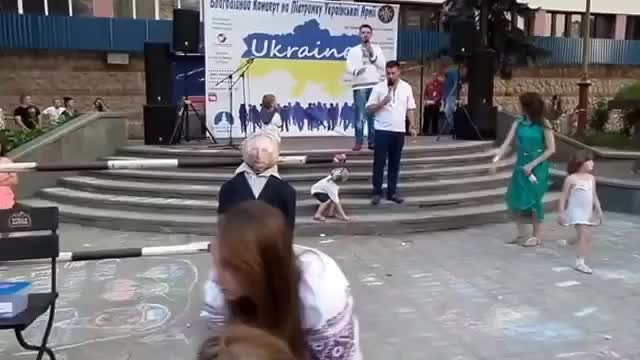 Детский праздник в Ивано-Франковске с сожжением чучела Путина