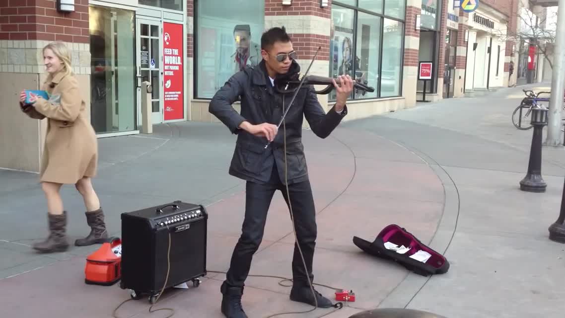 AMAZING Street musician! (Violinist Music)