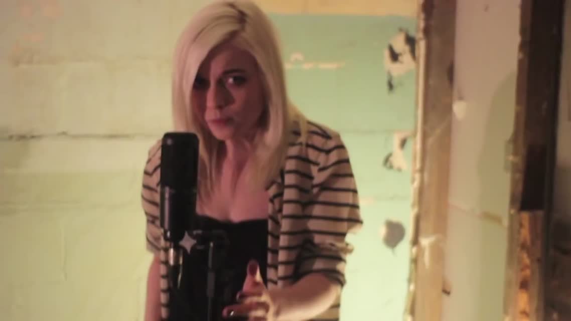 Holly Henry - Chandelier (Cover)