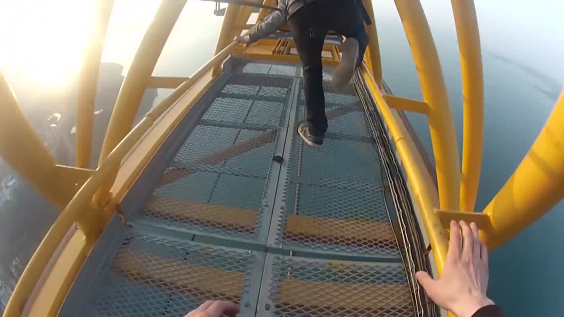 Мост на Остров Русский