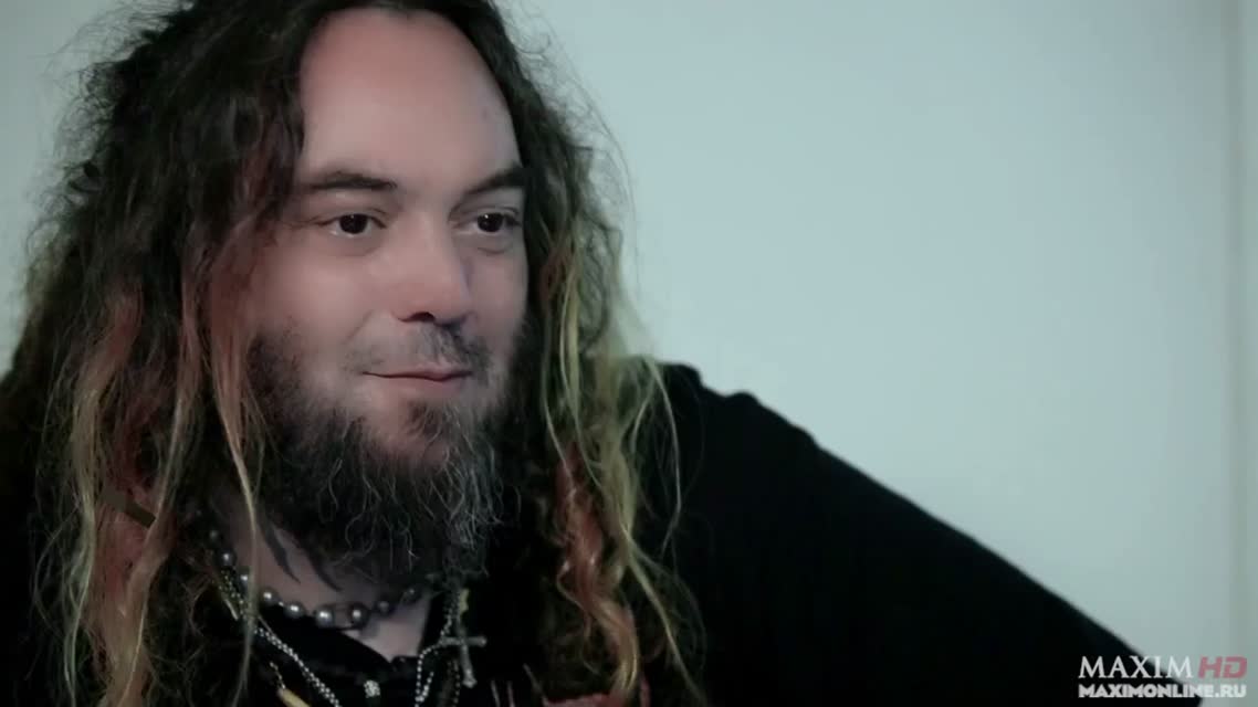 Основатель групп Sepultura и Soulfly оценивает русские клипы