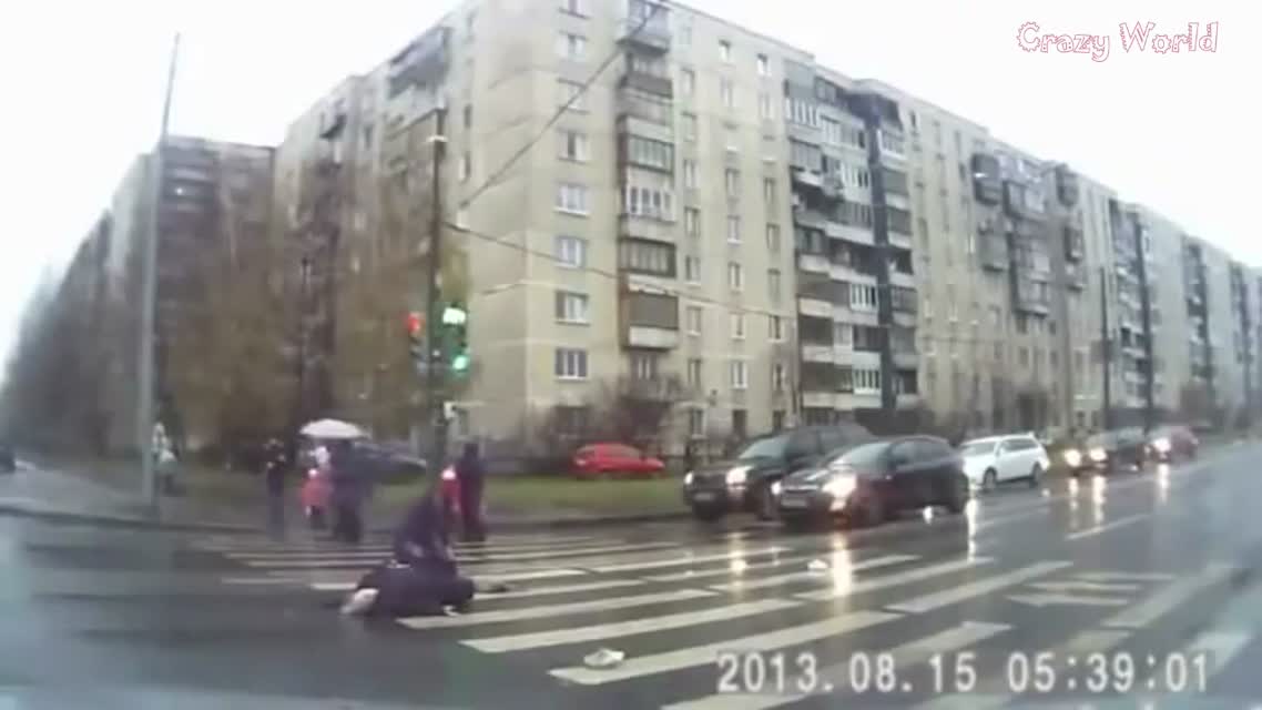 ЖЕСТОКИЕ ВОДИТЕЛИ - СБИЛ И УЕХАЛ! CRUEL DRIVERS