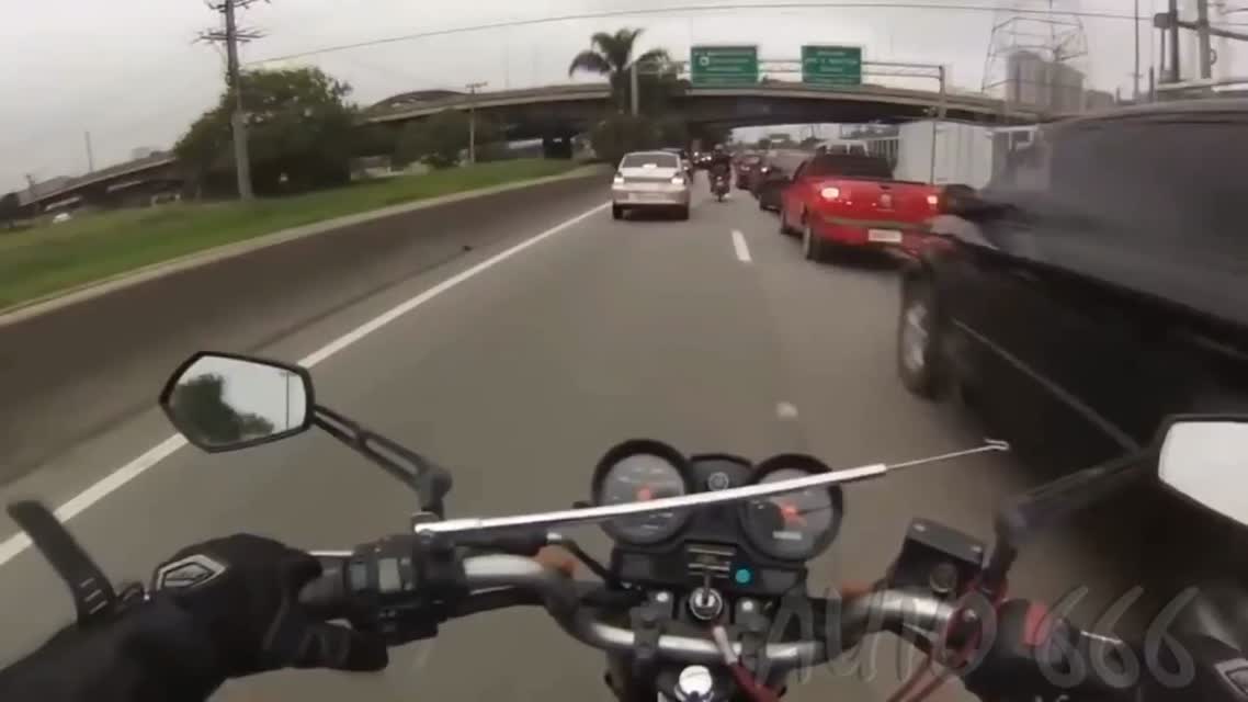 Невероятные MOTO везения [Lucky Bikers COMPILATION 2015]