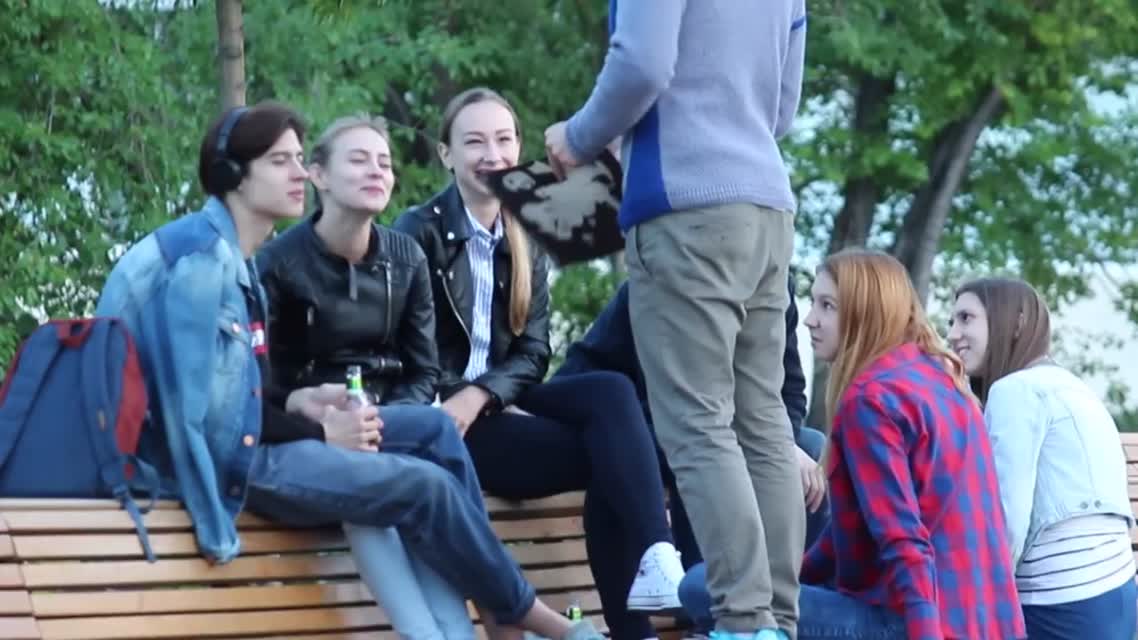 За лупу подержи! ПРАНК (розыгрыш)TrubezhTV