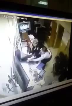 Ну ведь убежал