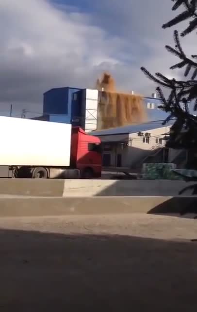 На воронежском дрожжевом заводе произошло извержение дрожжей