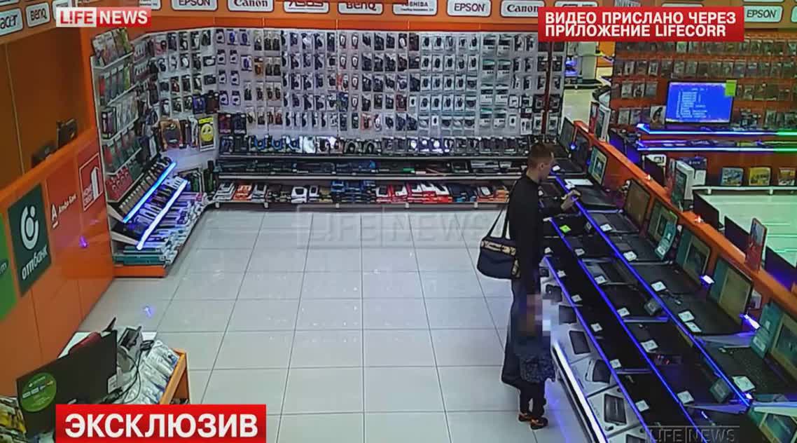 Челябинец украл из магазина ноутбук с помощью годовалого ребенка