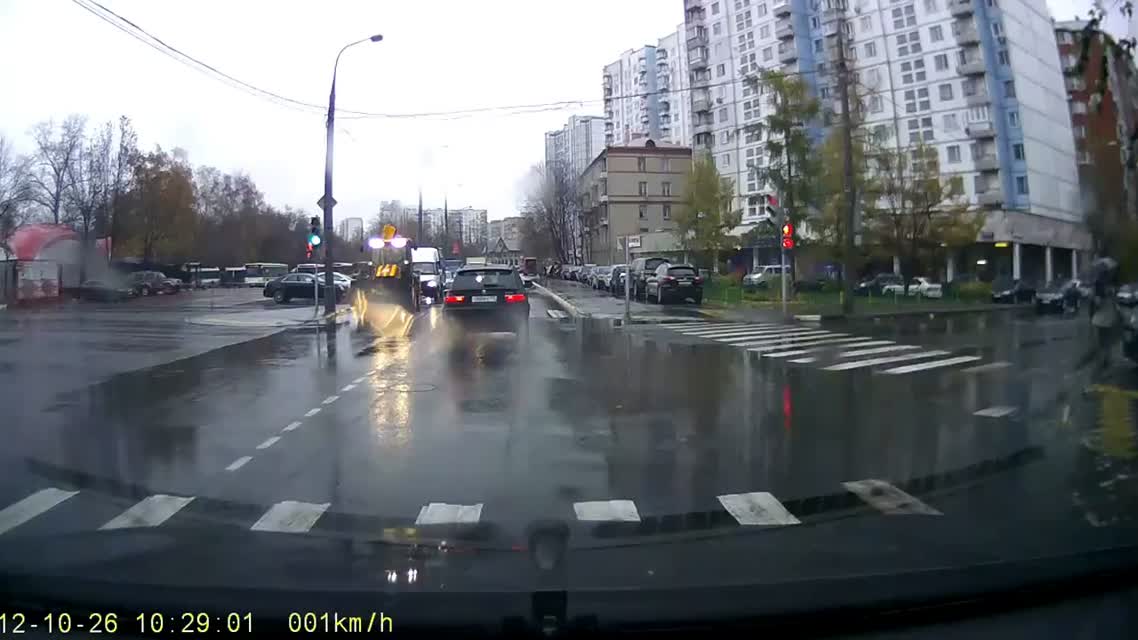Бмв и лужа