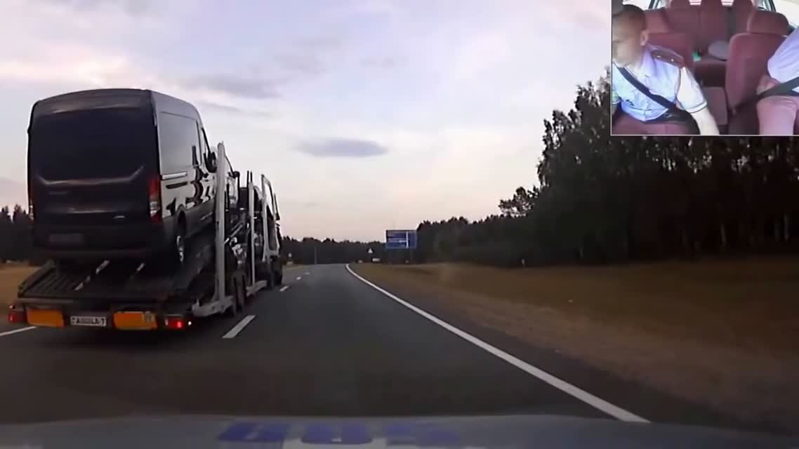 Бешенная погоня Гаи вооруженное камнями за угонщиком
