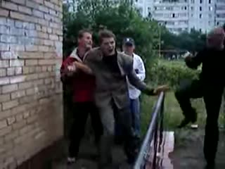 Интеллигента определили на парашу