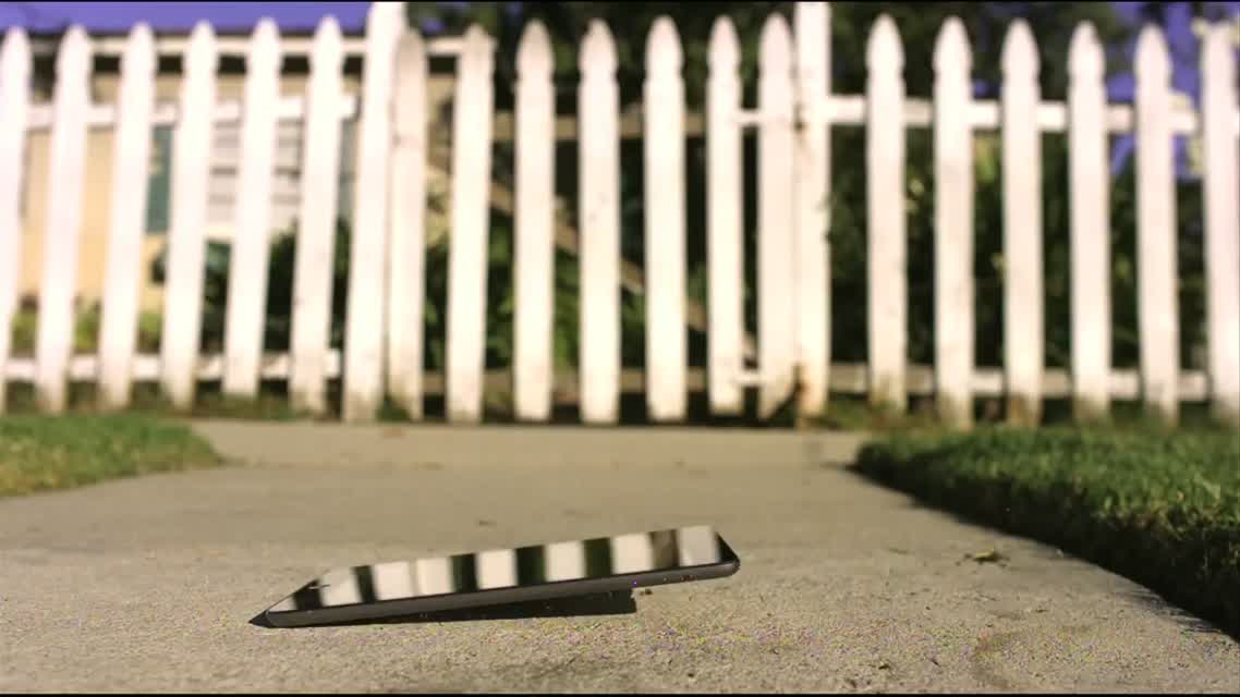 iPad MIni vs H&K MP7