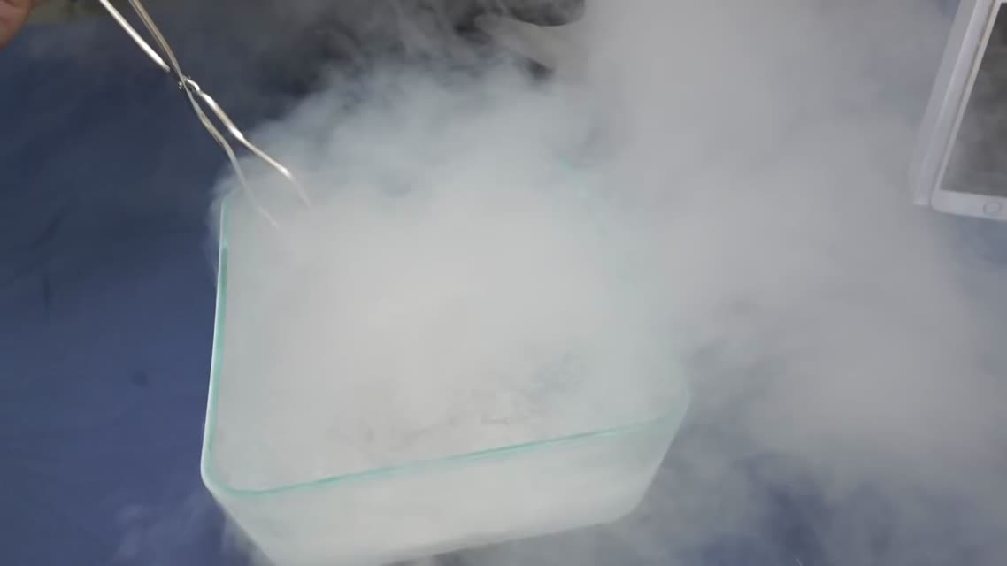 iPhone 6 Plus vs Liquid Nitrogen