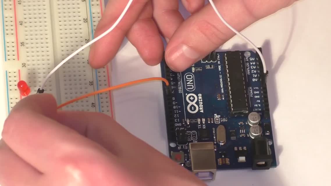 Первая схема на Ардуино [Уроки Arduino #4]