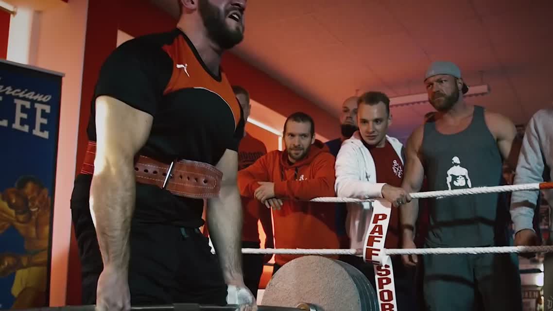 Bodybuilder VS Powerlifter - DEADLIFT DEATHMATCH #1