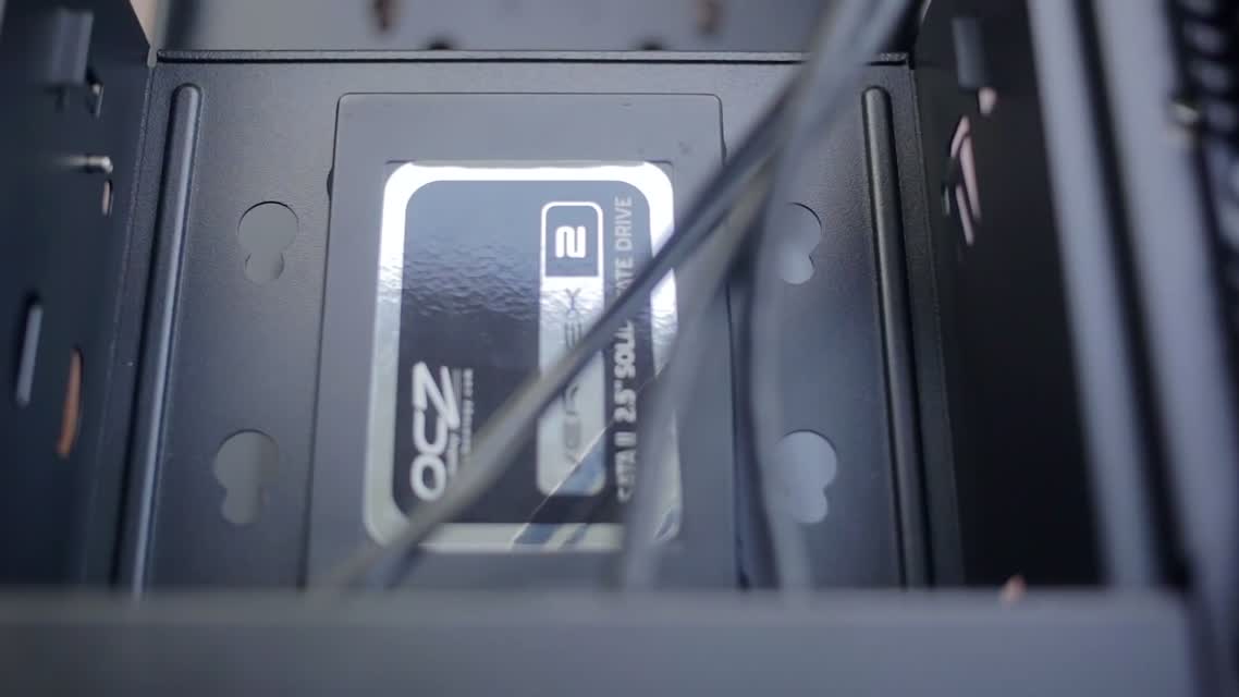 Cooler Master HAF Stacker 915F vs 915R