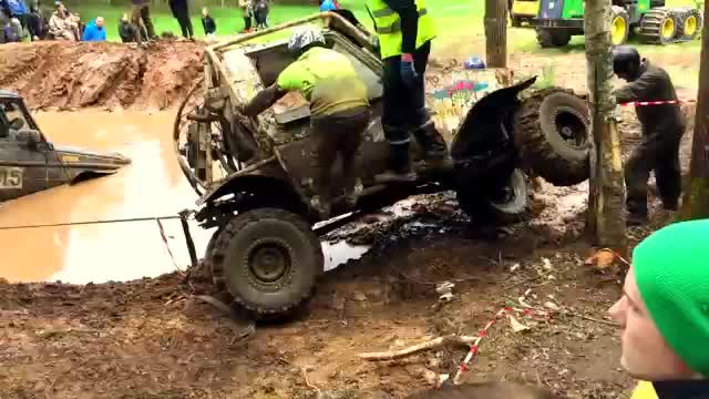 Гонки 4x4 по грязи бездорожью