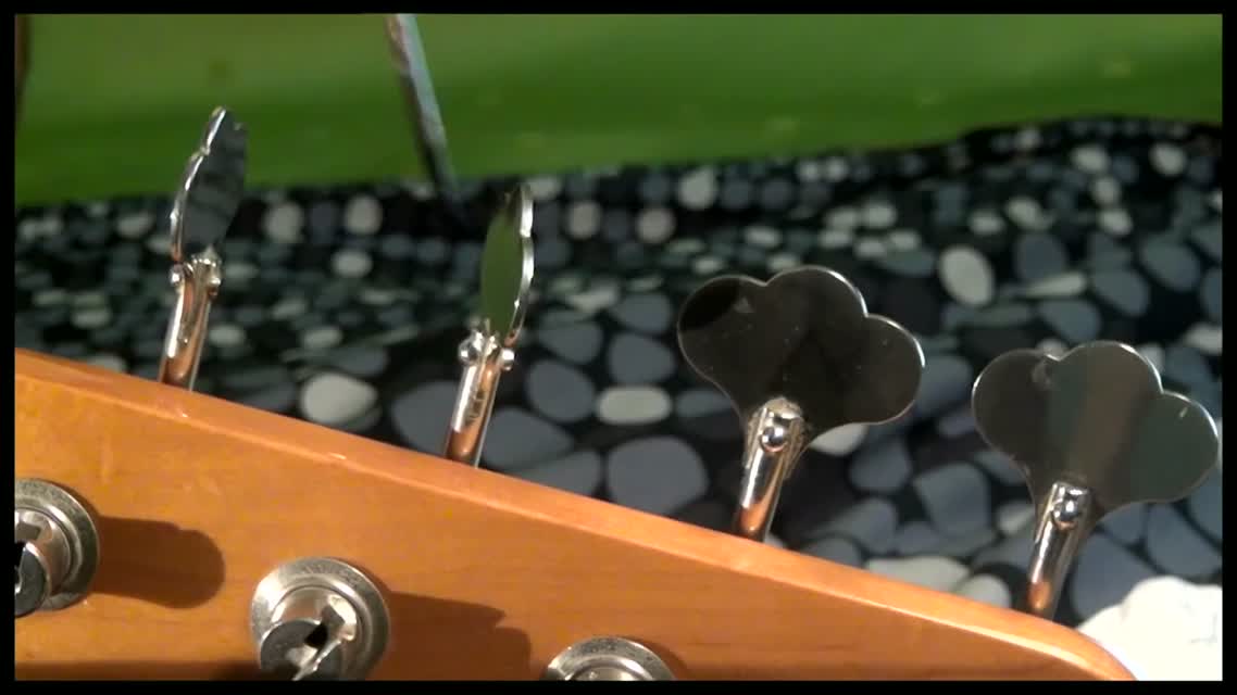 0 STRINGS BASS SOLO