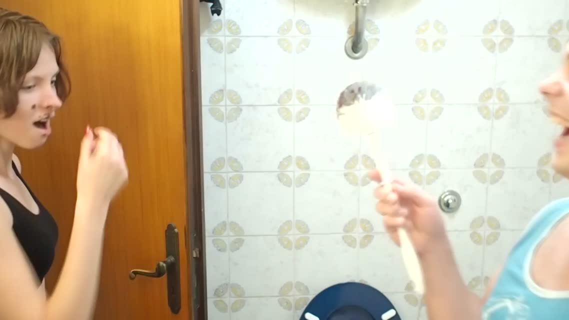 ТУАЛЕТНЫЙ ЕРШИК - TOILET BRUSH PRANK