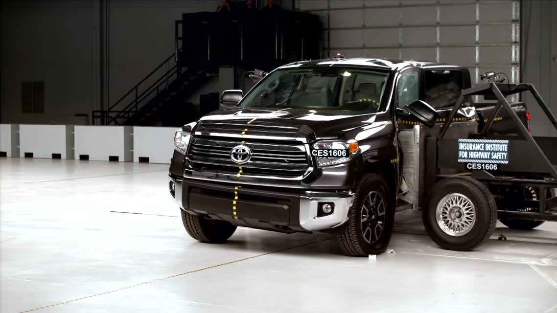 2016 Toyota Tundra crew cab side IIHS crash test