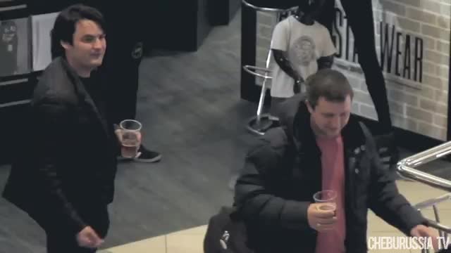 Гей пикап пранк на эскалаторе -- Love Escalator prank in Russia
