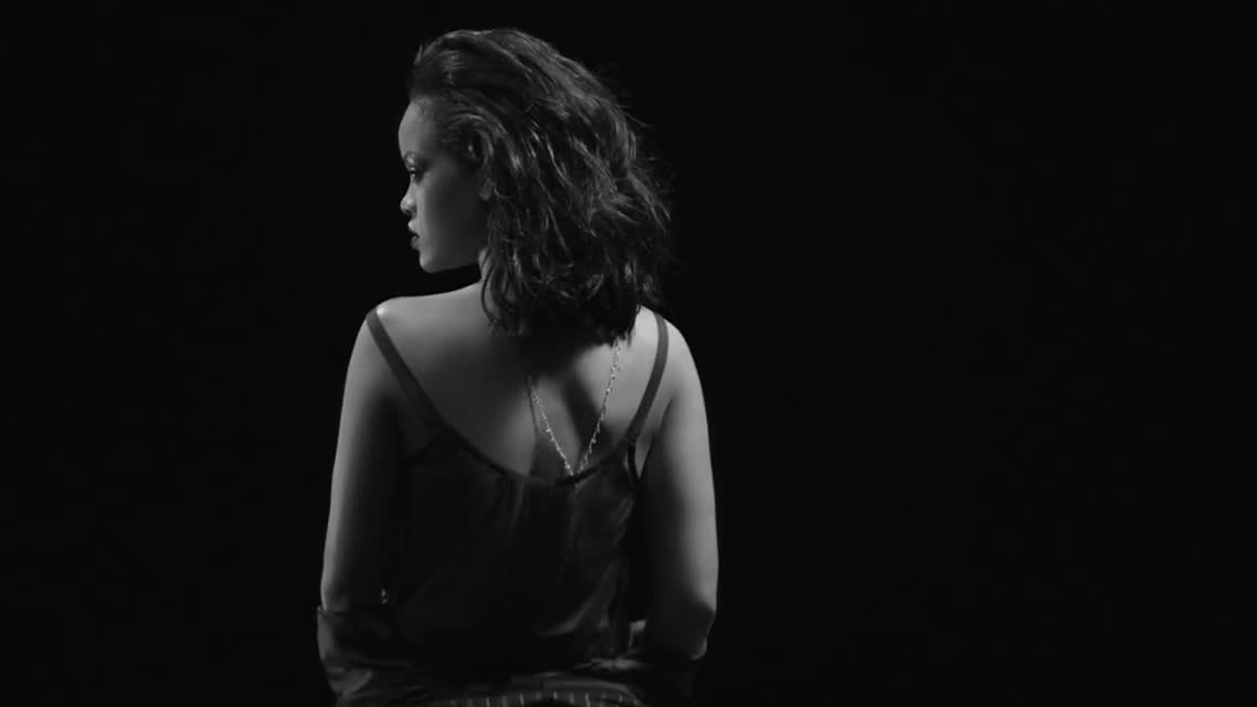 Rihanna – Kiss It Better