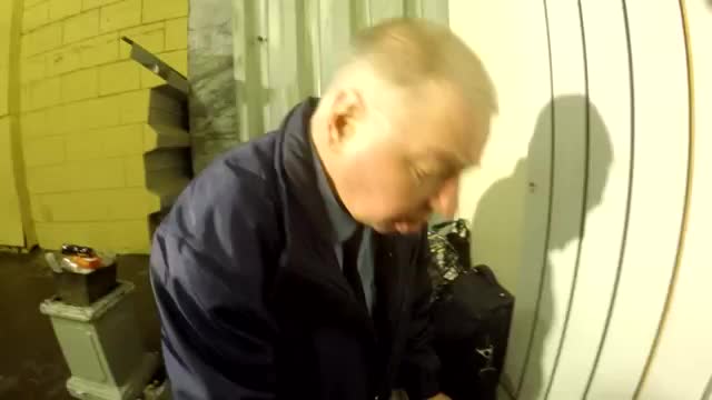 Лев Против 99 - Харкать, мусорить, бухать и штаны порвать.