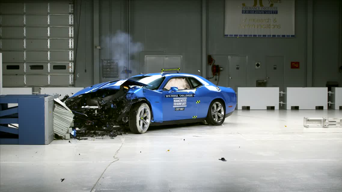2016 Dodge Challenger moderate overlap IIHS crash test