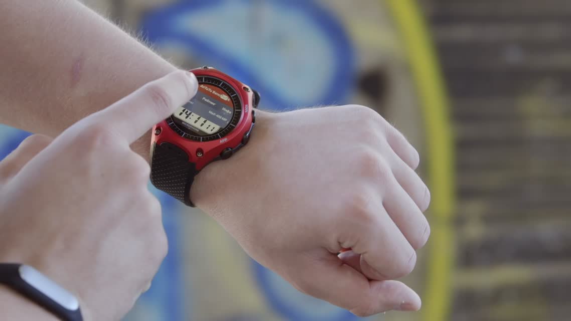 Casio WSD-F10 на Android Wear — обзор